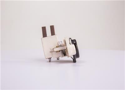 BOSCH 1 197 311 028 Číslo výrobce: EL 14V-4C/HR6. EAN: 3165142841670.