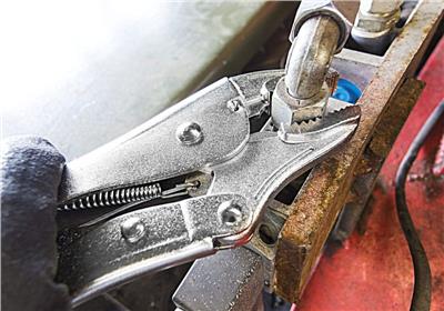 V1808