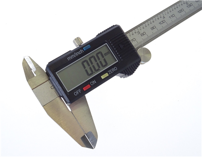 Elektronický posuvný merač (tzv. 0-150 mm x 0,01 mm - QUATROS QS15506