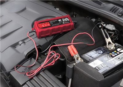 07142 Mikroprocesorová nabíjačka 1Amp 6/12V PB/GEL max. 120Ah