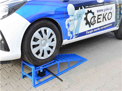 Rampa nájezdová 2 t, s hydraulickým zvedákem