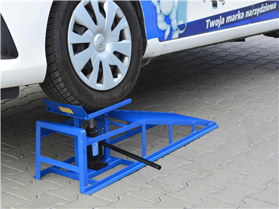 Rampa nájezdová 2 t, s hydraulickým zvedákem