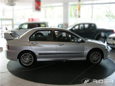 Boční ochranné lišty Mitsubishi Lancer 2005-2007 (sedan)