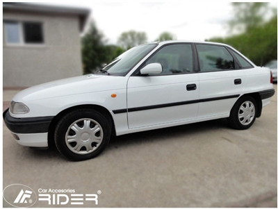 Boční ochranné lišty Opel Astra 1991-2002 (sedan)