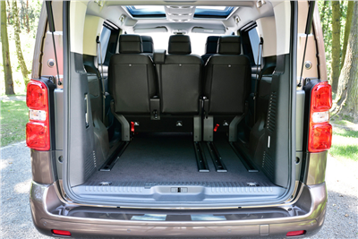 Plastová vana do kufru Toyota ProAce 2016- (L1, za 2. řadu-délka vany 150cm)