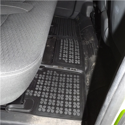 Gumové autokoberce Renault Trafic 2014- (2. řada, topení)