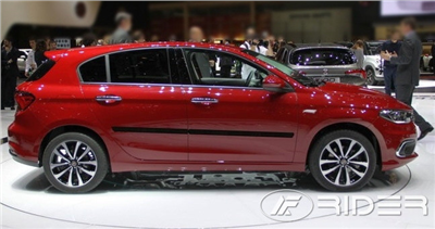 Boční ochranné lišty Fiat Tipo 2016- (hatchback)