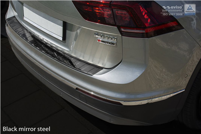 Ochranná lišta hrany kufru VW Tiguan 2016- (tmavá, chrom)