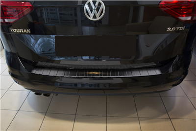 Ochranná lišta hrany kufru VW Touran 2015- (tmavá, matná)