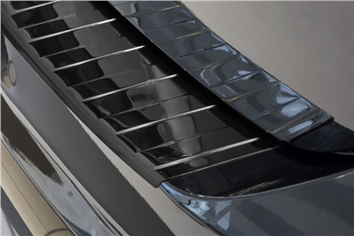 Ochranná lišta hrany kufru VW Touran 2015- (tmavá, chrom)