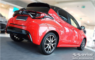 Ochranná lišta hrany kufru Toyota Yaris 2020- (tmavá, matná)