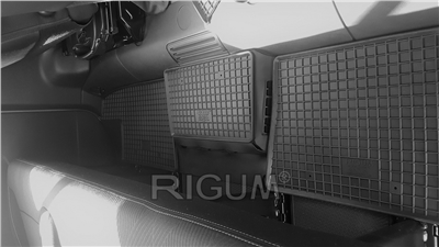Gumové autokoberce Renault Trafic 2014- (druhá řada, topení, 2 dveře)