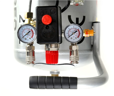 AKČNÍ SET SETTA300NM, Olejový kompresor 24l, 230V s příslušenstvím 2500W
