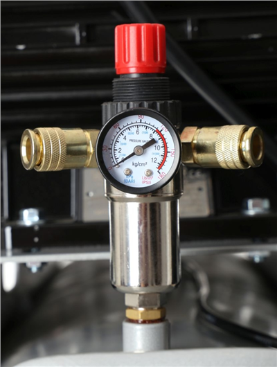 AKČNÍ SET SETTA311BM, Olejový kompresor 300l, 3 písty, 400V, 9,5 KW, s příslušenstvím