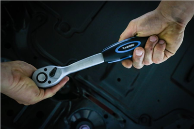 Vyhnutá ráčna 3/8