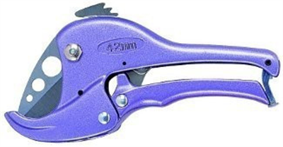Řezač PVC trubek