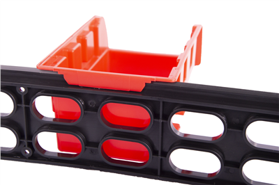 Závěsná plastová lišta s 6 plastovými boxy