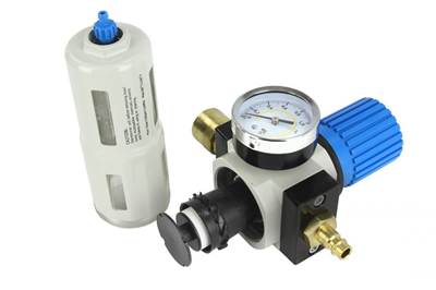 Regulátor tlaku s filtrem a manometrem 1/2" BJC