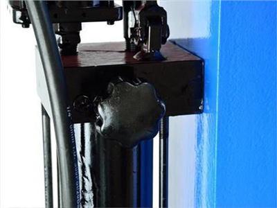 Hydraulicko-pneumatický dílenský lis 30t s manometrem GEKO