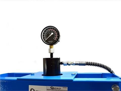 Hydraulicko-pneumatický dílenský lis 30t s manometrem GEKO