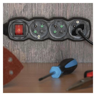 Prodlužovací kabel 5 m / 4 zásuvky / s vypínačem / černý / PVC / 1 mm2