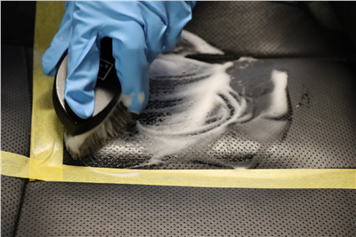 Kartáč na čištění alcantary a kůže Koch