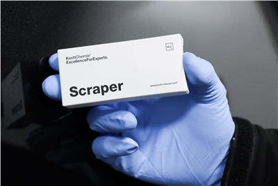 Škrabka plastová na odstranění etiket a lepidla Koch  + náhradní čepele