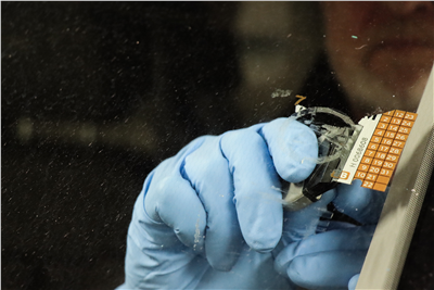 Škrabka plastová na odstranění etiket a lepidla Koch  + náhradní čepele