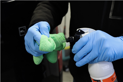 Škrabka plastová na odstranění etiket a lepidla Koch  + náhradní čepele