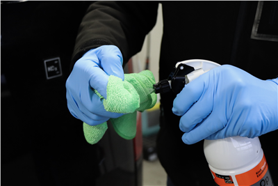 Škrabka plastová na odstranění etiket a lepidla Koch  + náhradní čepele